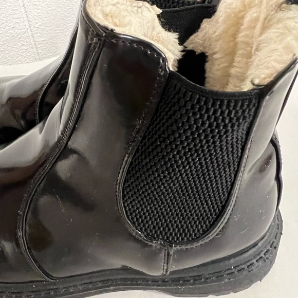 3/$25🎈Forever 21 Chelsea boots size 5.5 - Picture 7 of 7